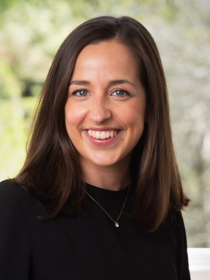 Lucinda Sewell headshot